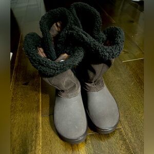 Crocs women’s boots size 6